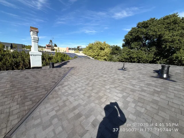 Image accompanying a ROOF EXPRESS Field Note about roofing for Oakland, California.