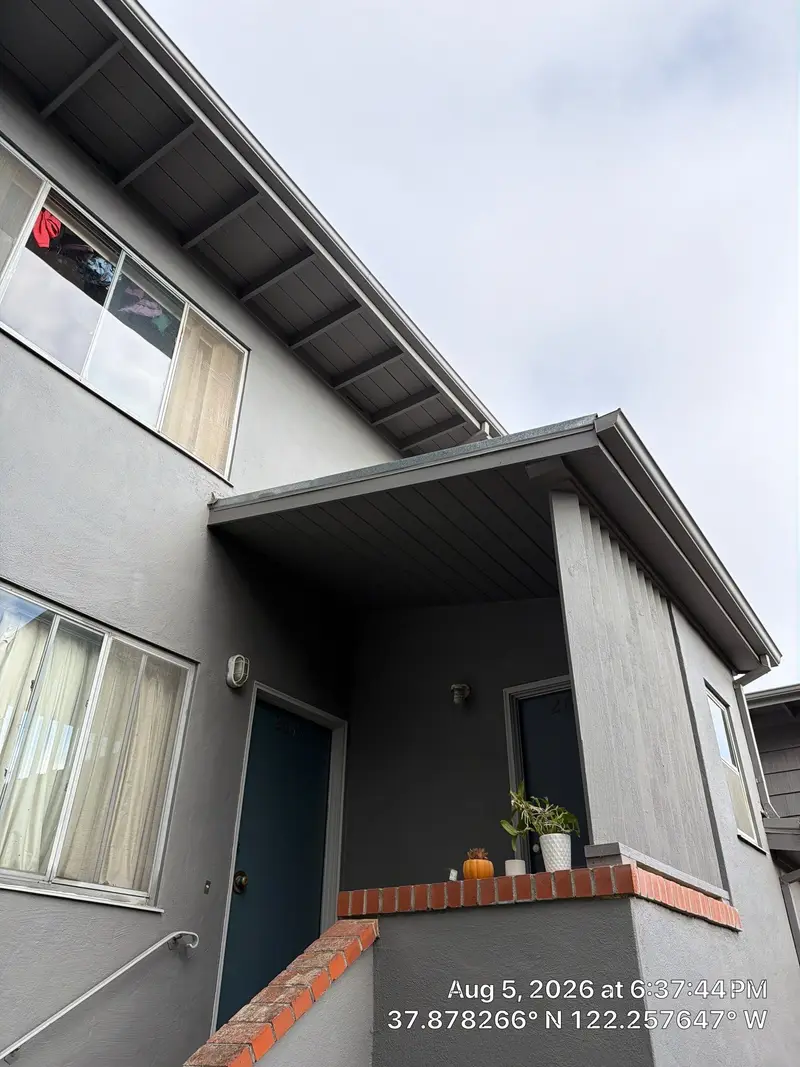 ROOF EXPRESS roofing crew job photo in Berkeley, CA (Aug 2026)