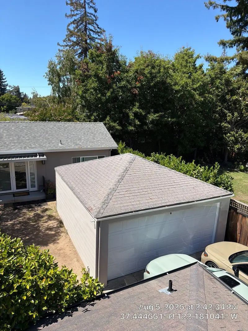 ROOF EXPRESS roofing crew job photo in Menlo Park, CA (Aug 2026)
