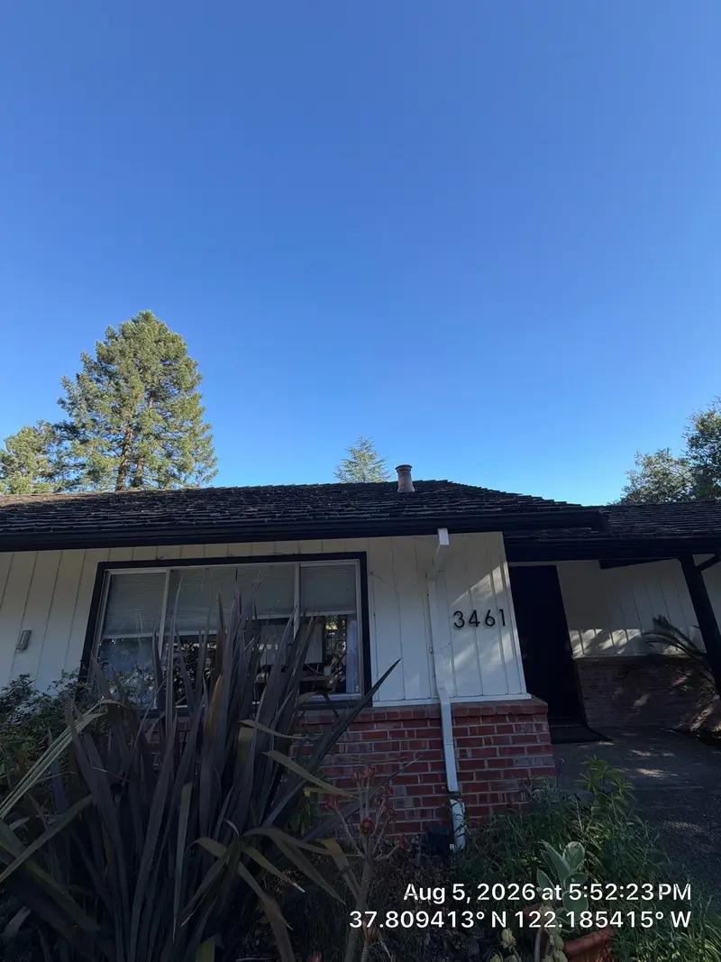 ROOF EXPRESS roofing crew job photo in Oakland, CA (Aug 2026)