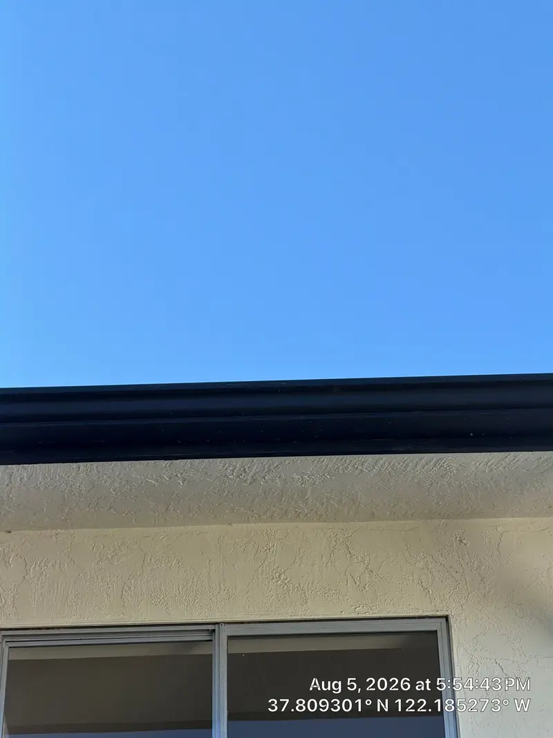 ROOF EXPRESS roofing crew job photo in Oakland, CA (Aug 2026)