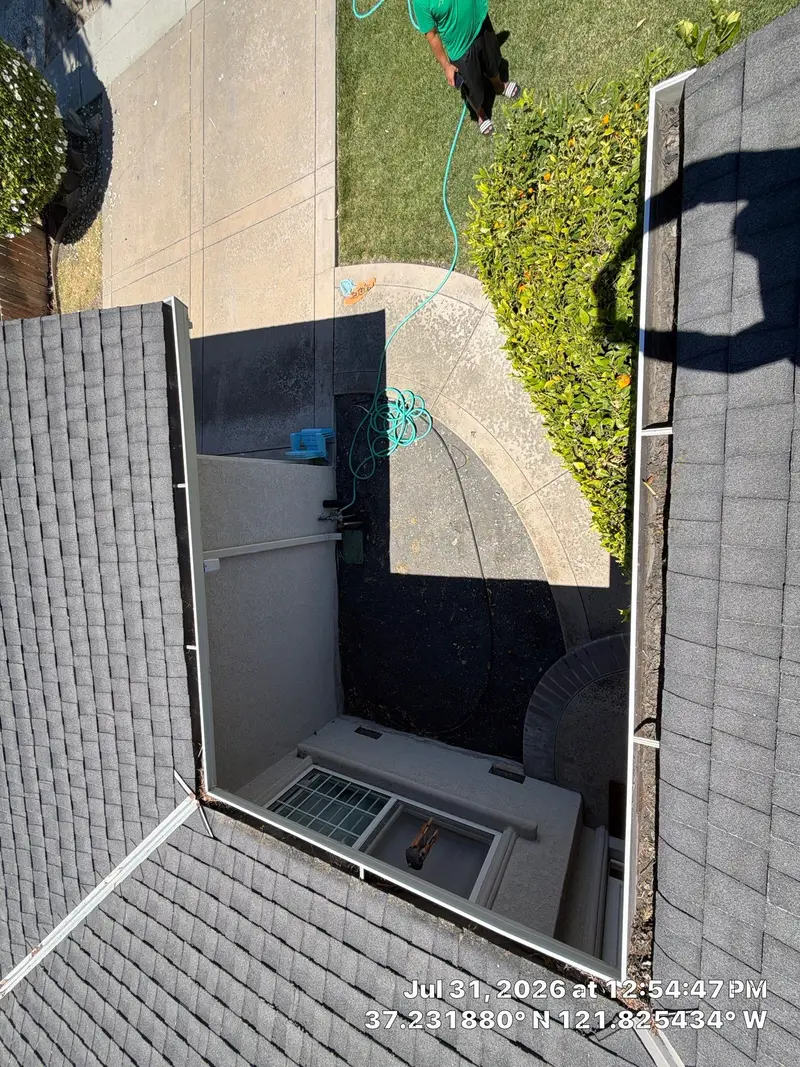 ROOF EXPRESS roofing crew job photo in San Jose, CA (Jul 2026)